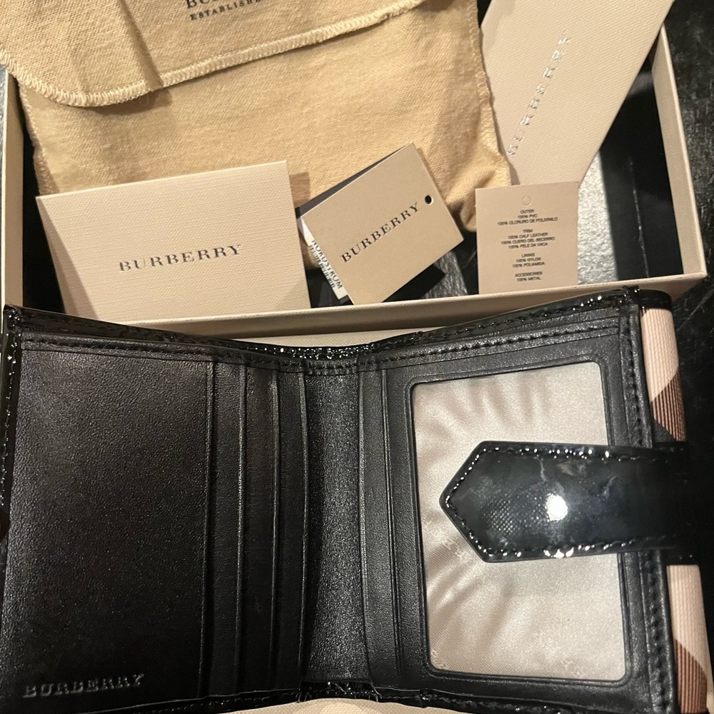 Burberry Nova Check Bifold Wallet, NWT. In original box and comes with dustbag - Picture 6 of 8